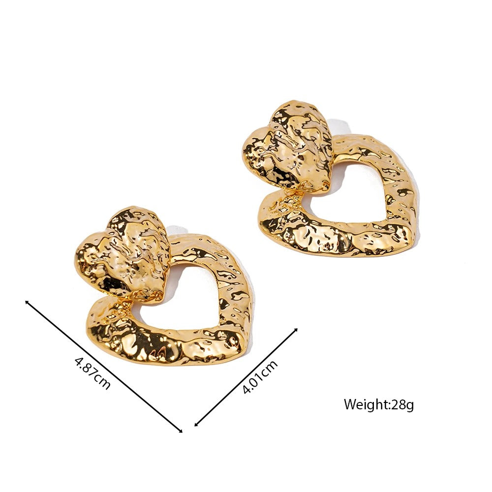 Gold heart-shaped earrings with measurements and weight on a white background