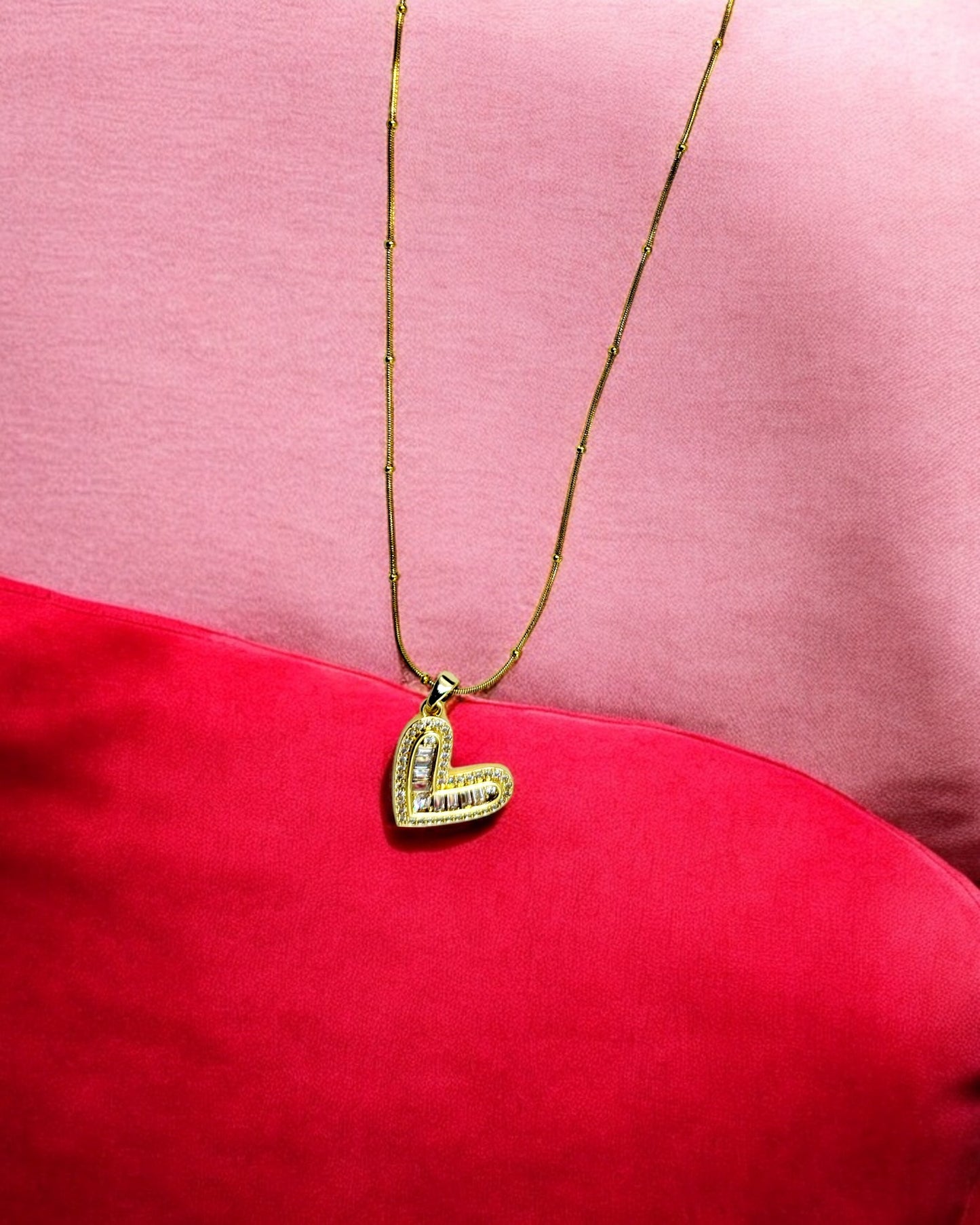 Gold plated heart pendant necklace for women, stylish love jewelry perfect for gifting, parties and everyday fashion.