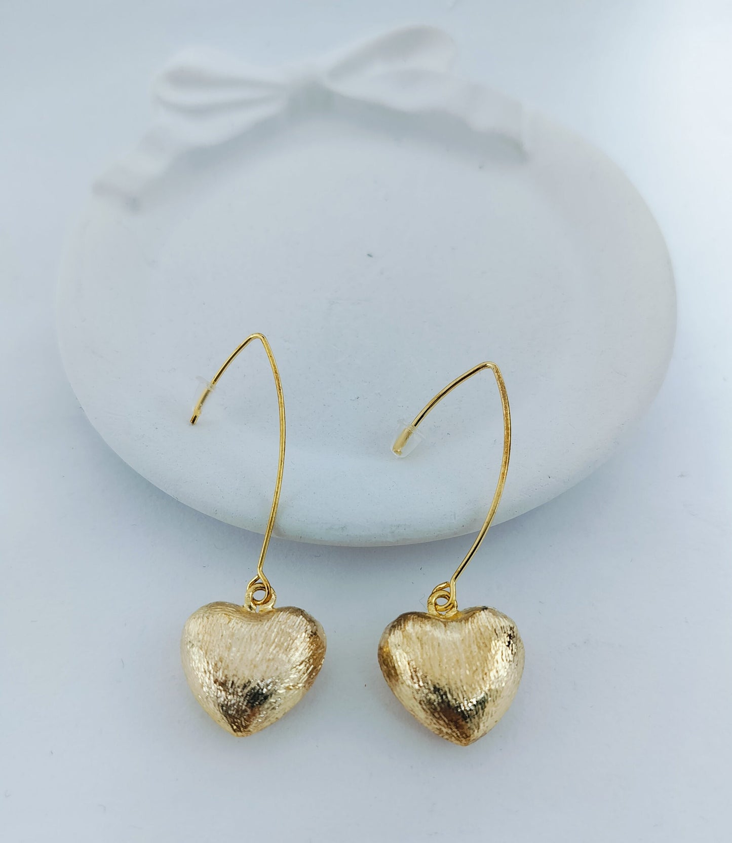 Elegant gold heart shaped dangle earrings with textured finish, perfect for women’s fashion jewelry and gifting