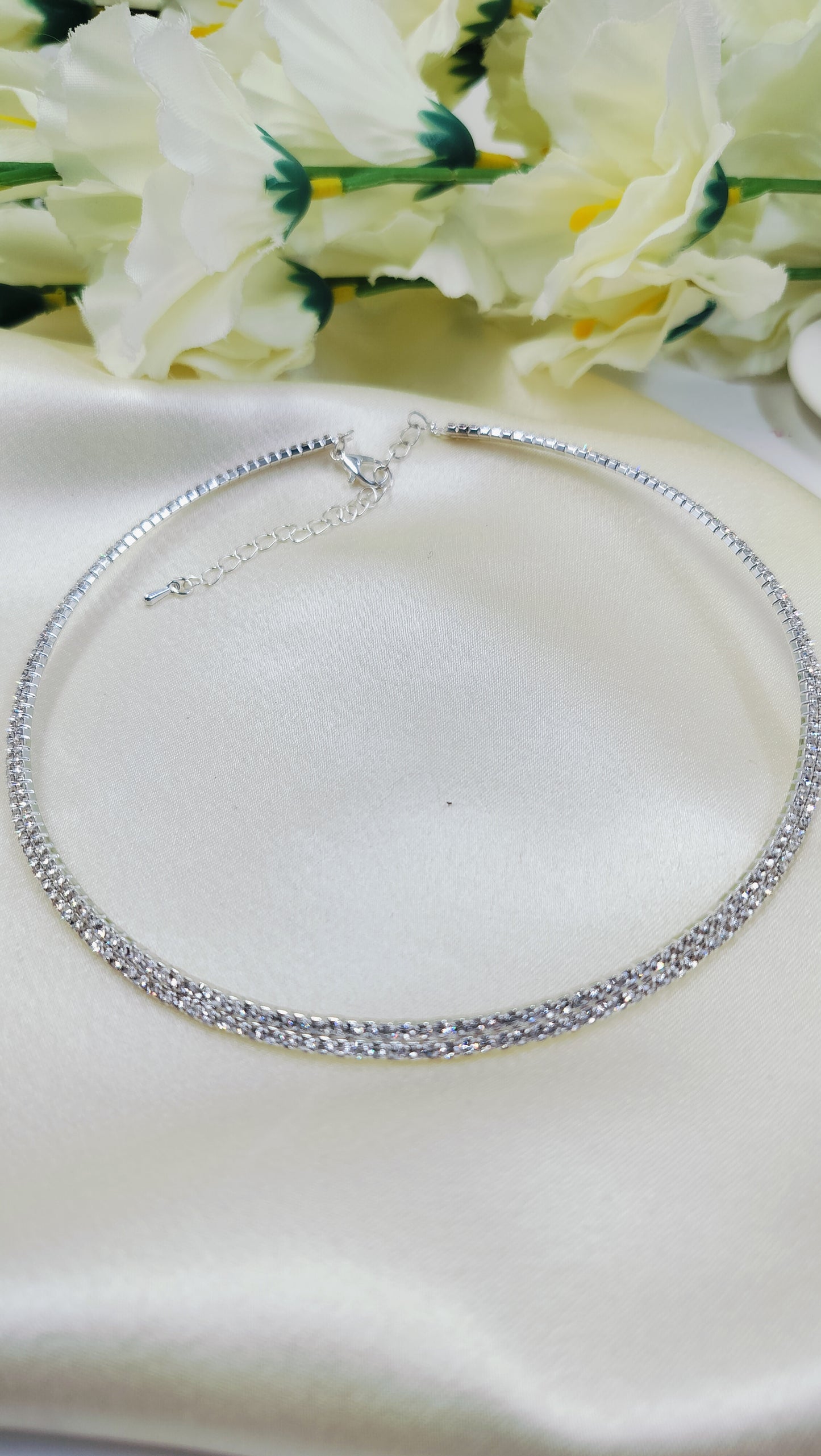 Stylish silver choker necklace with sparkling cubic zirconia, lightweight anti-tarnish jewelry perfect for weddings and parties.