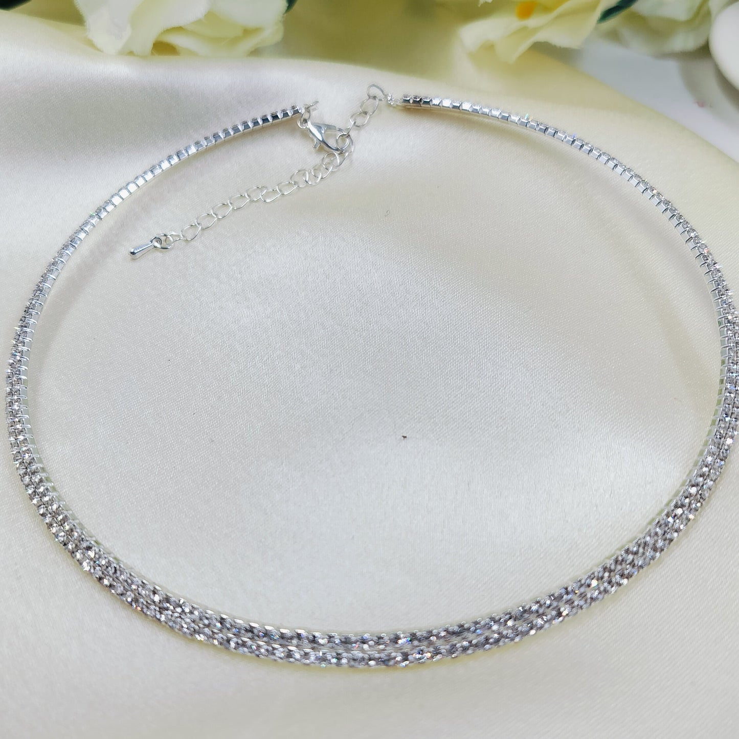 Stylish silver choker necklace with sparkling cubic zirconia, lightweight anti-tarnish jewelry perfect for weddings and parties.