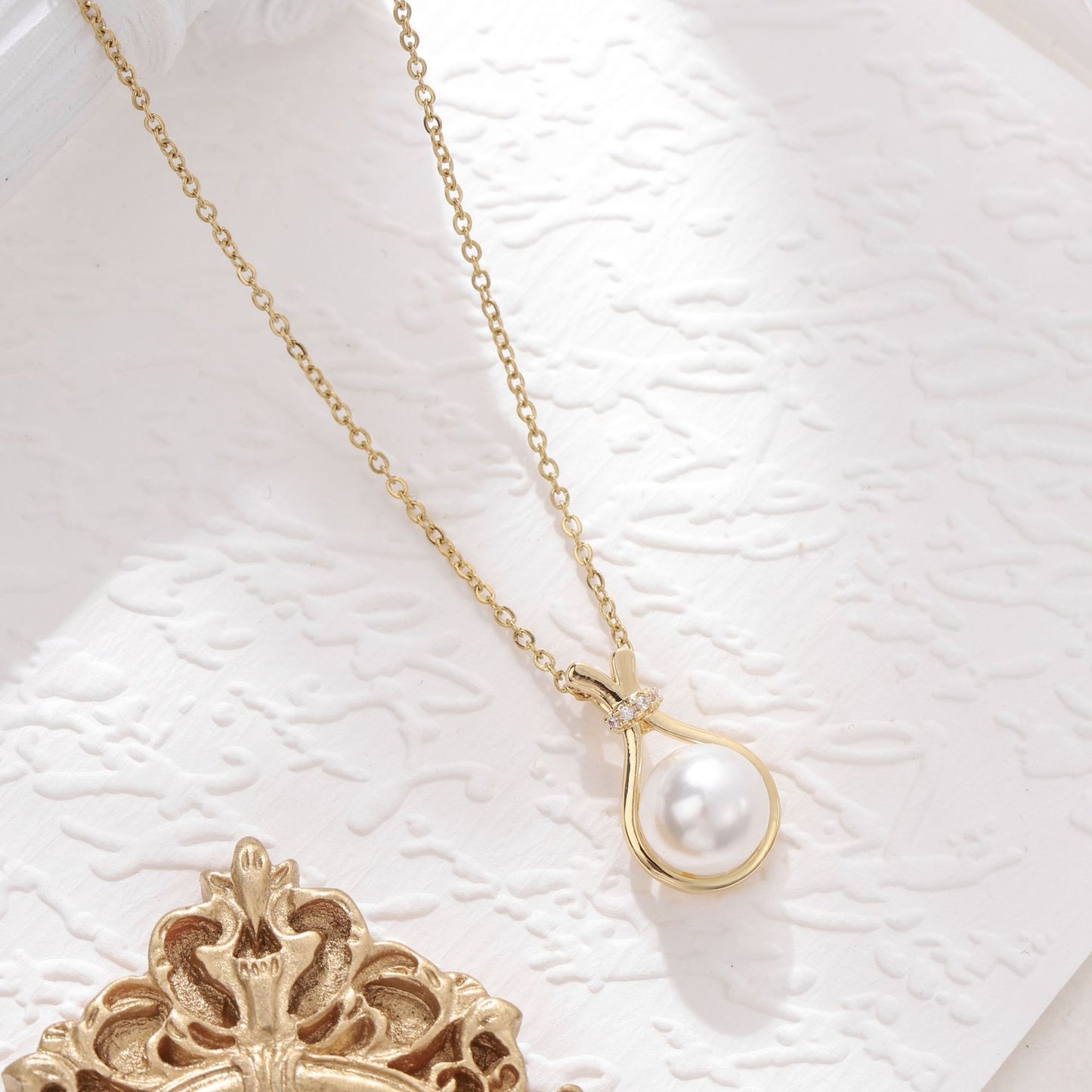 The Moonlight Shell Pearl Pendant Necklace