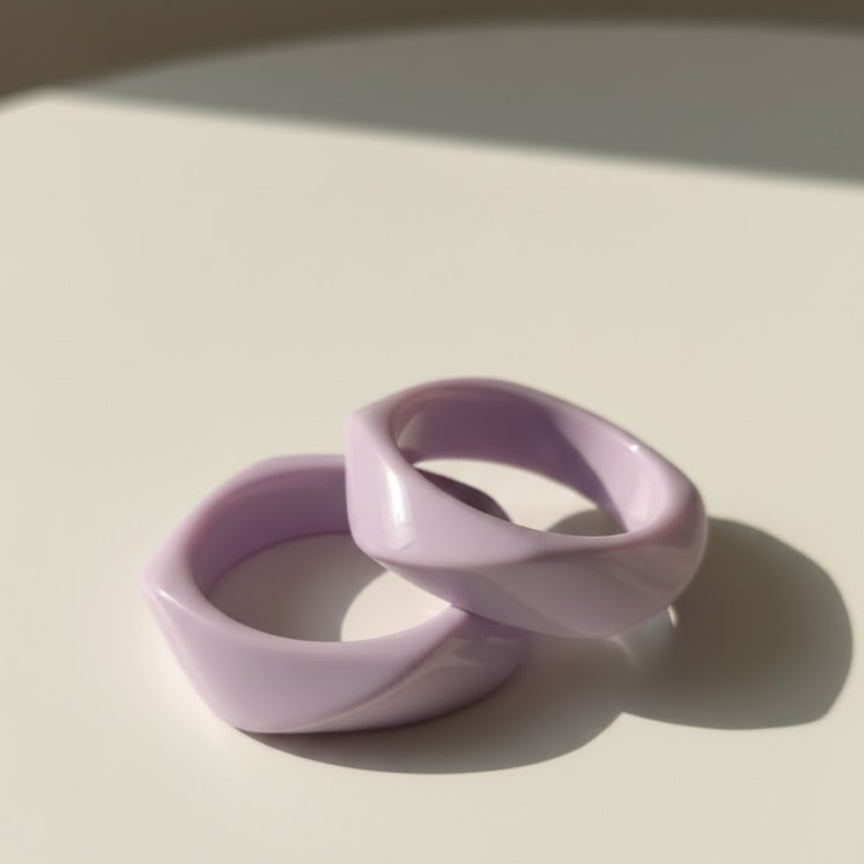Lilac Gloss Wave Resin Bangle