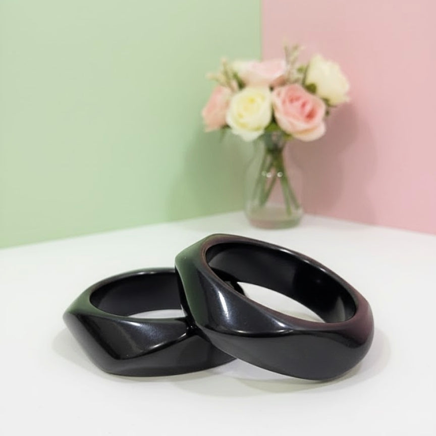 Classic Black Wave Resin Bangle
