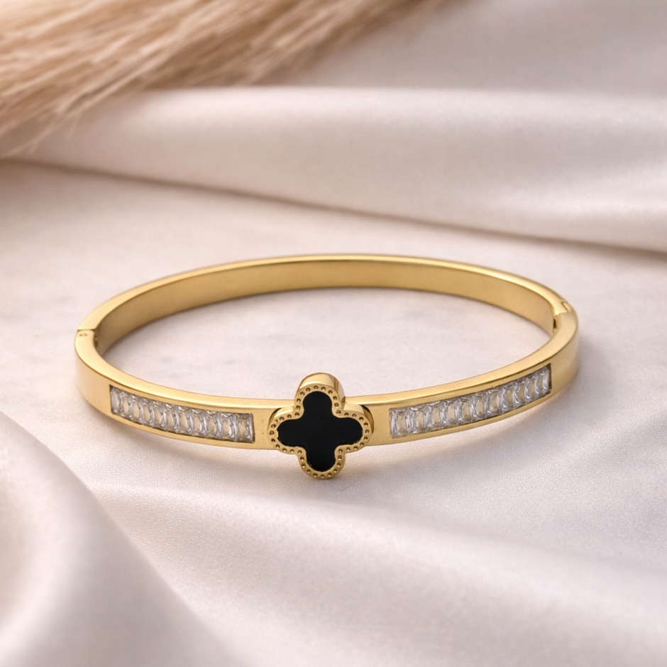 Midnight Clover Onyx-Style Bracelet