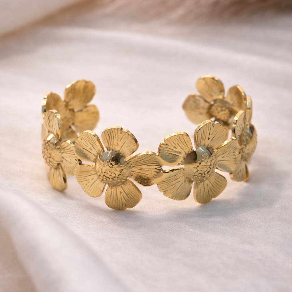 Daisy Bloom Textured Floral Bracelet