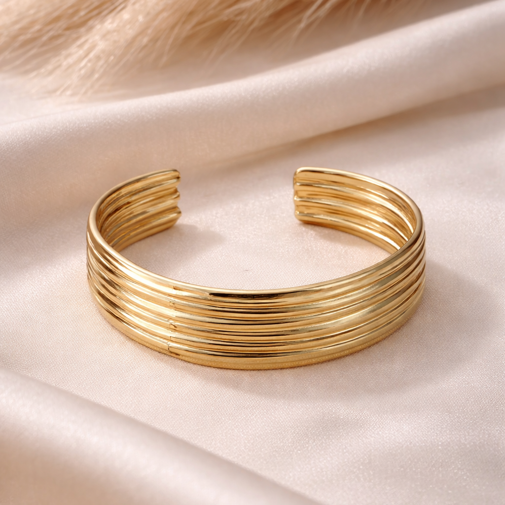 Linear Muse Ribbed Gold Bracelet