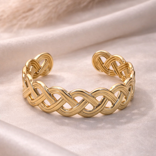 Eternal Loop Infinity Bangle