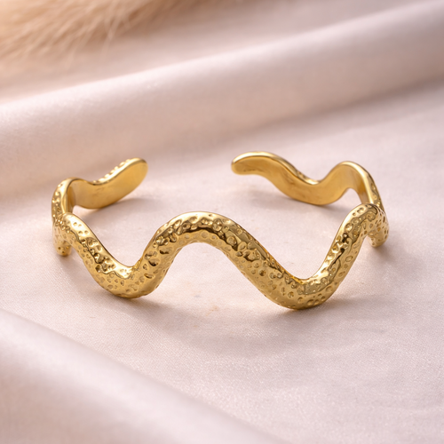 Wavy Hammered Orbit Cuff