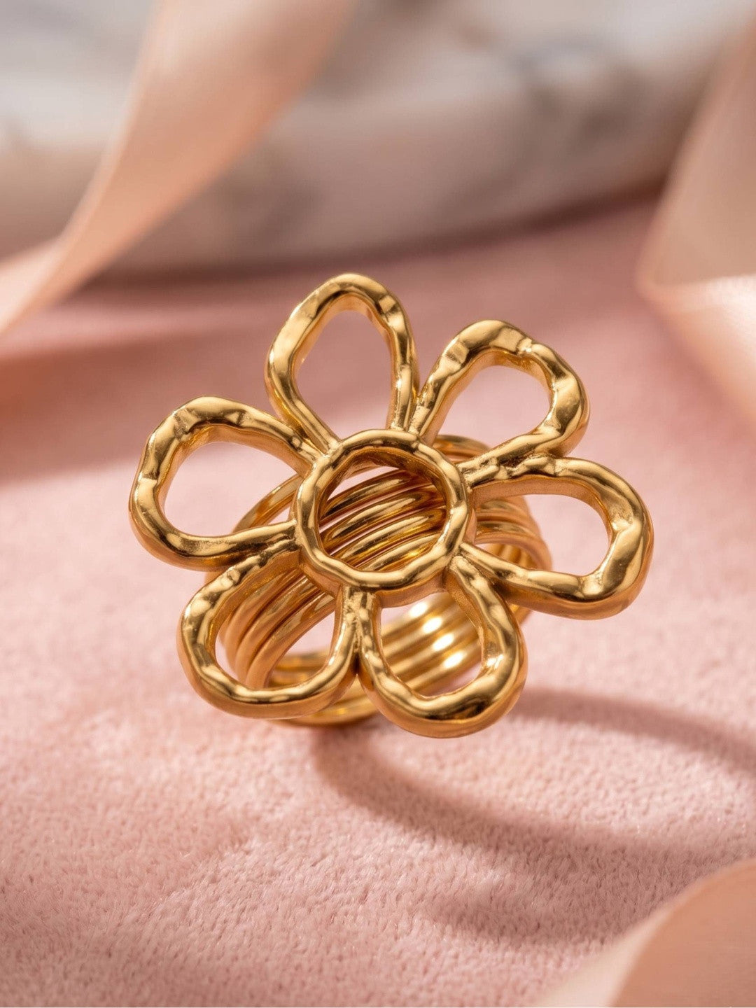Chic Sculptural Daisy Open Gold Ring