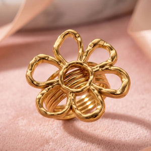Chic Sculptural Daisy Open Gold Ring