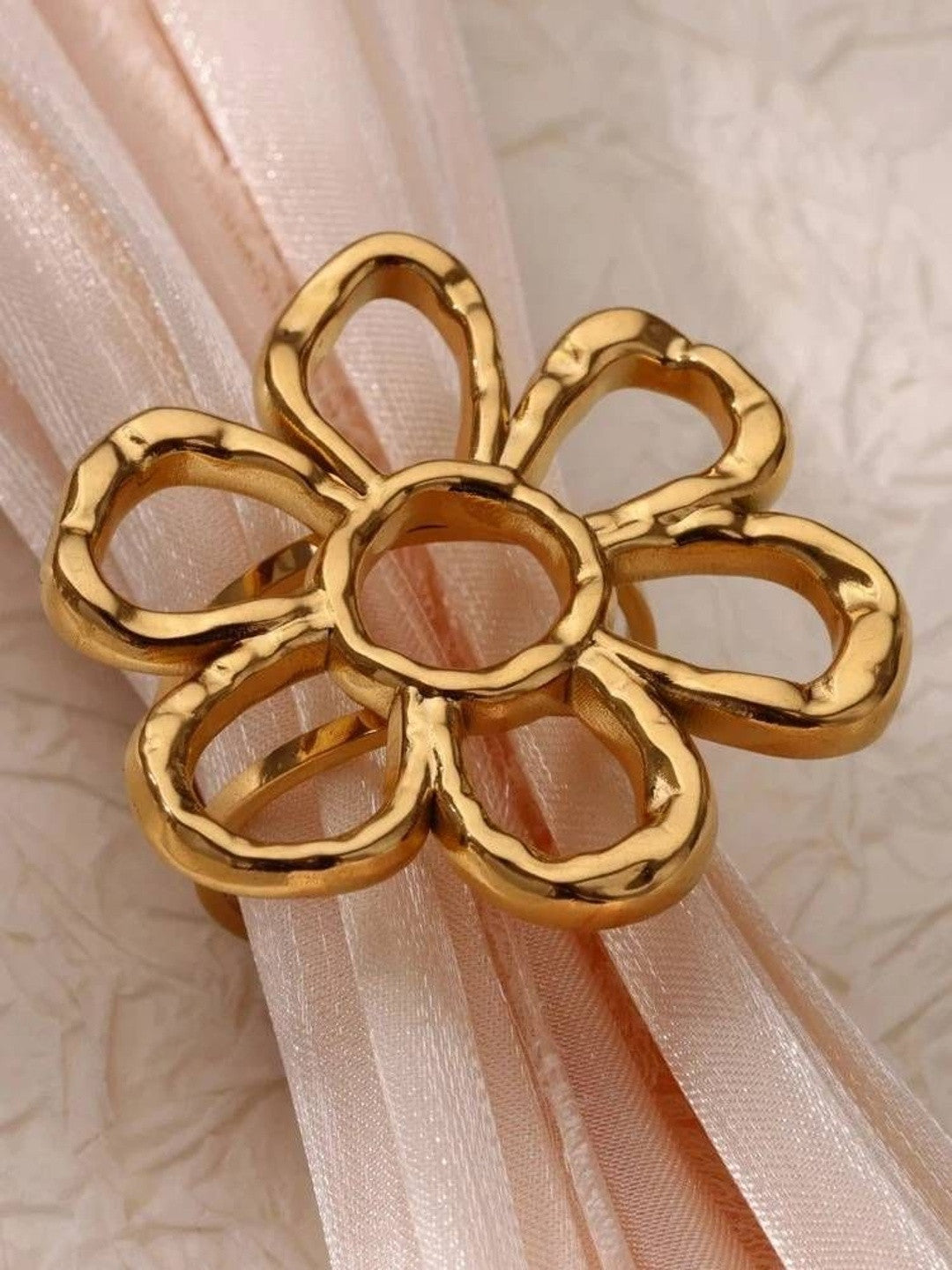 Chic Sculptural Daisy Open Gold Ring