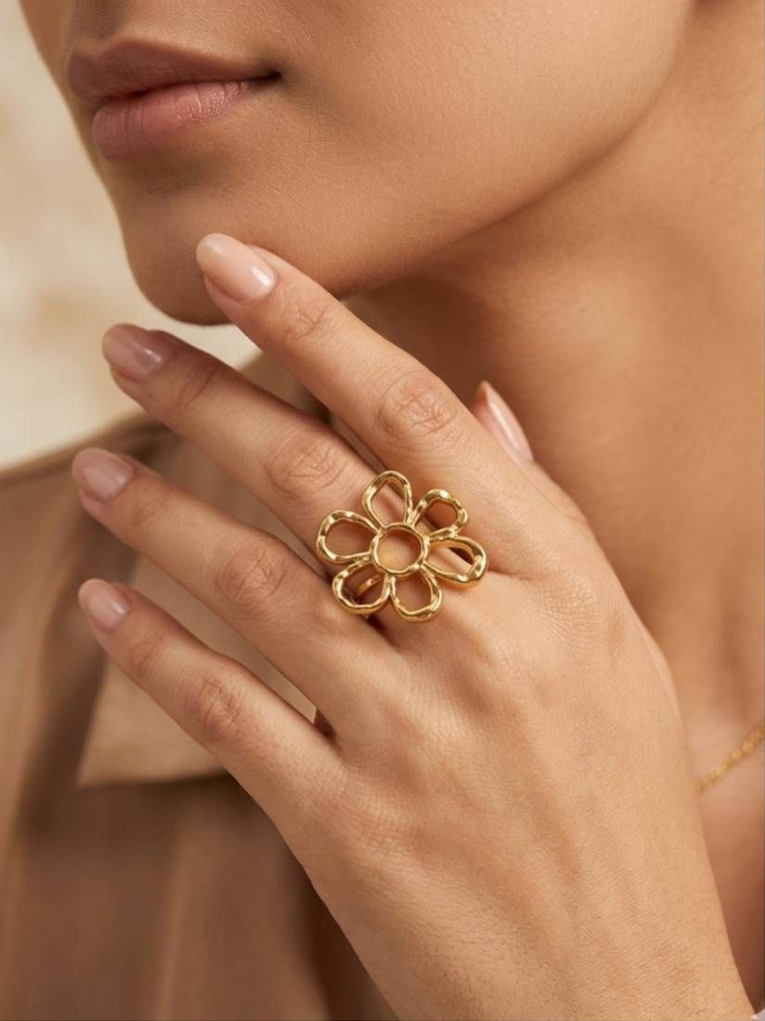 Chic Sculptural Daisy Open Gold Ring