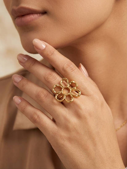 Chic Sculptural Daisy Open Gold Ring
