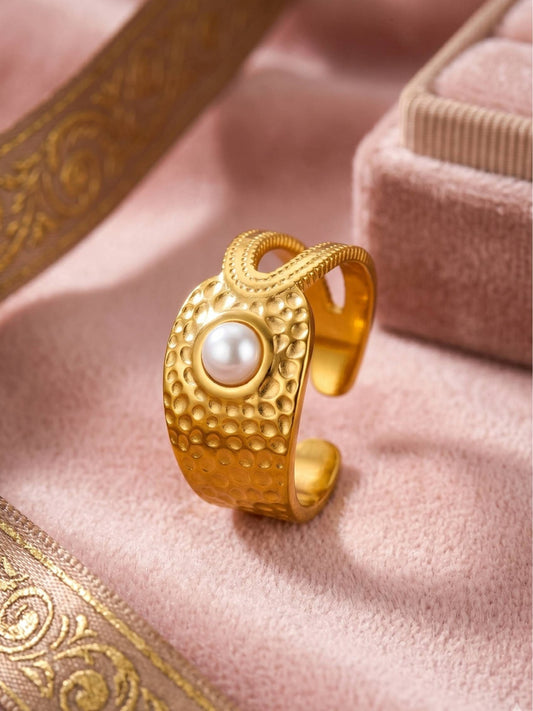 Artisanal Hammered & Woven Detail Pearl Band Ring