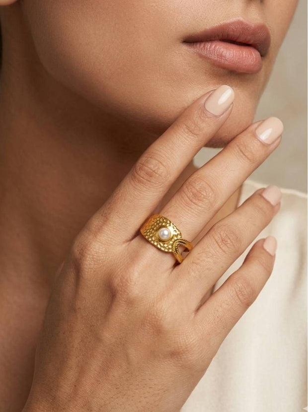 Artisanal Hammered & Woven Detail Pearl Band Ring