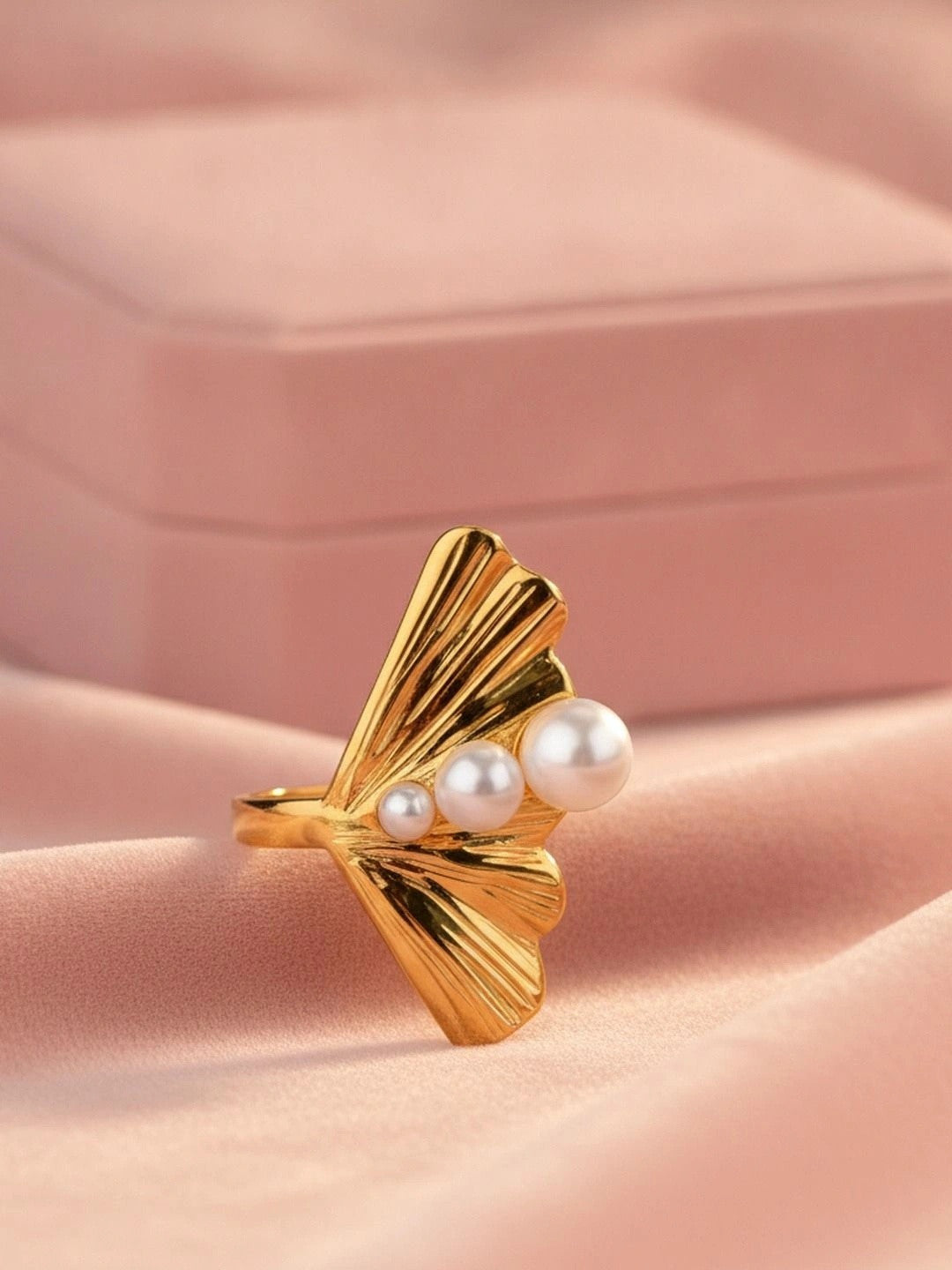Ginkgo Leaf Cultured Modern Pearl Gold-Plated Statement Ring