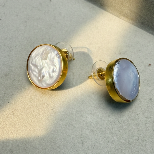 Minimal Round Pearl Stud Earrings