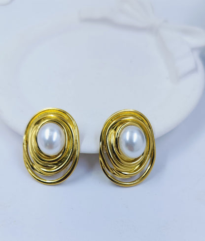 Oval pearl Nest Stud Earrings