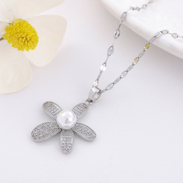 Pearl Flower Gold Pendant Necklace