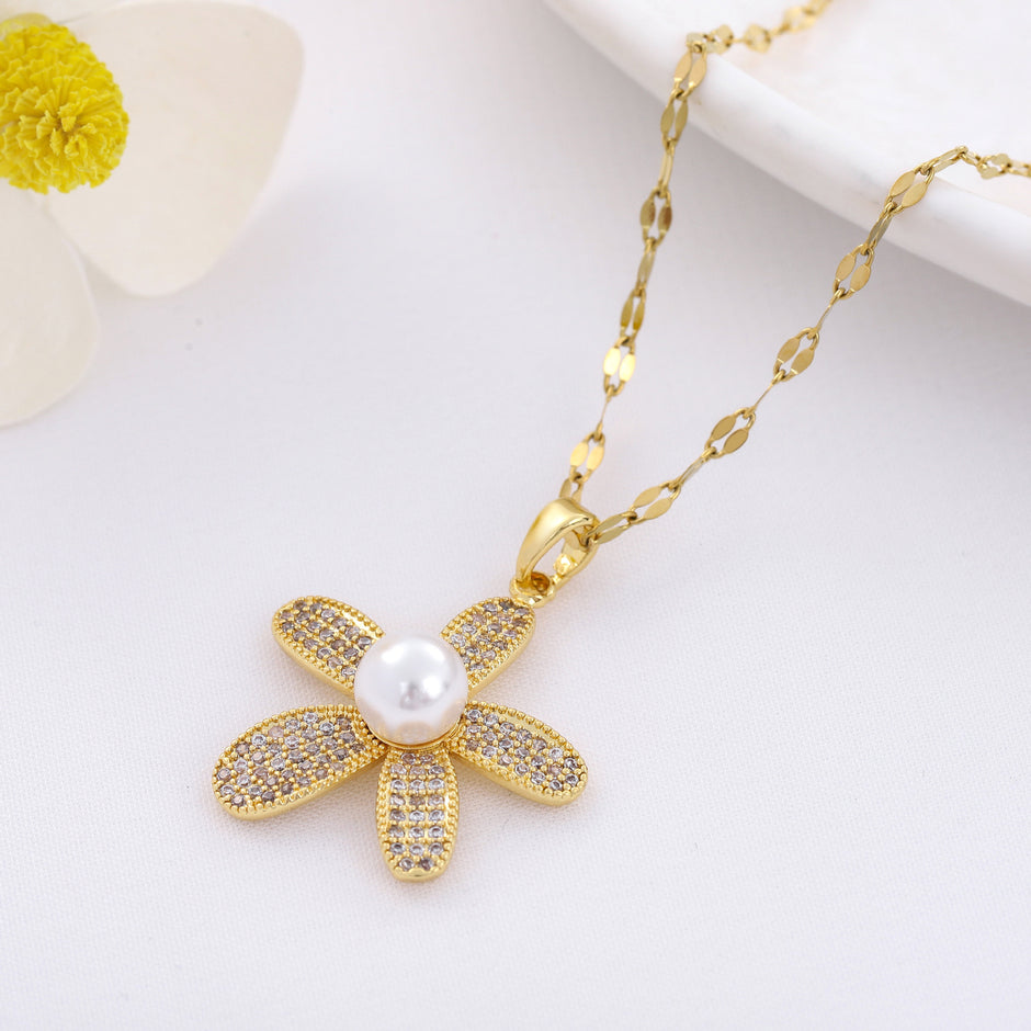 Pearl Flower Gold Pendant Necklace