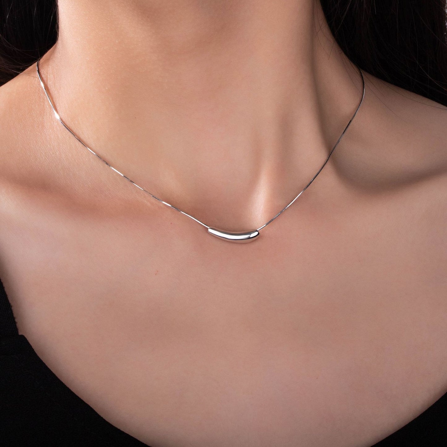 Luxury 18K Gold Plated Curved Bar Necklace