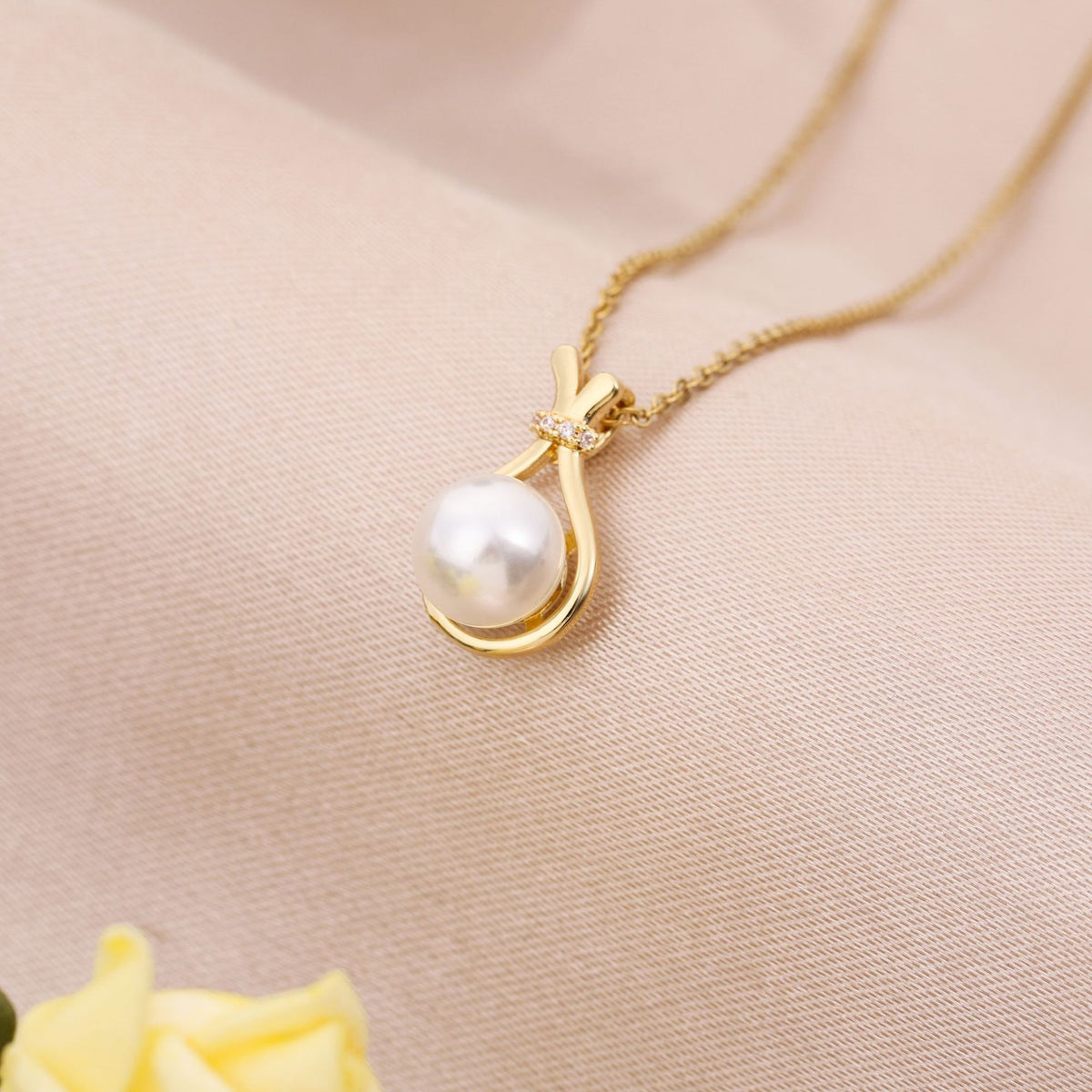 The Moonlight Shell Pearl Pendant Necklace
