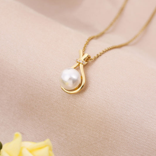 The Moonlight Shell Pearl Pendant Necklace