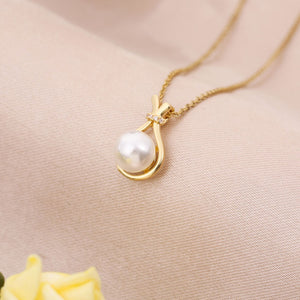 The Moonlight Shell Pearl Pendant Necklace