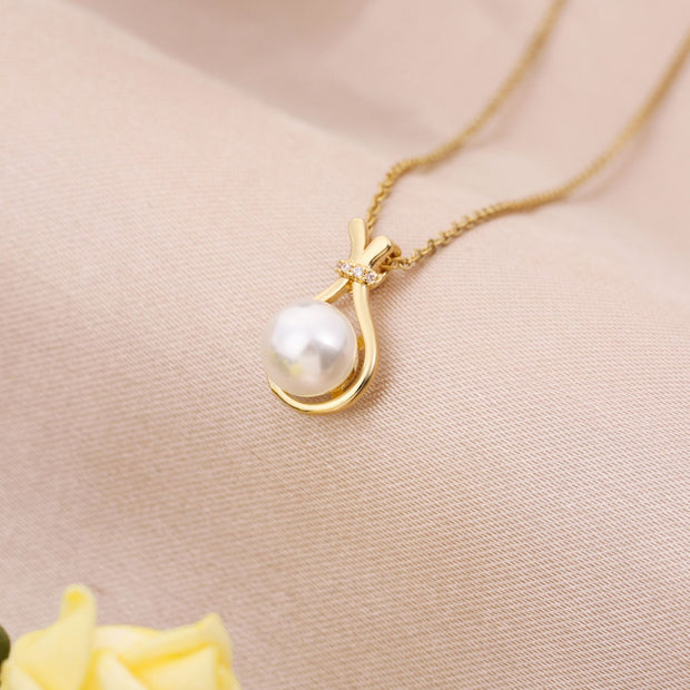 The Moonlight Shell Pearl Pendant Necklace