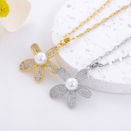 Pearl Flower Gold Pendant Necklace