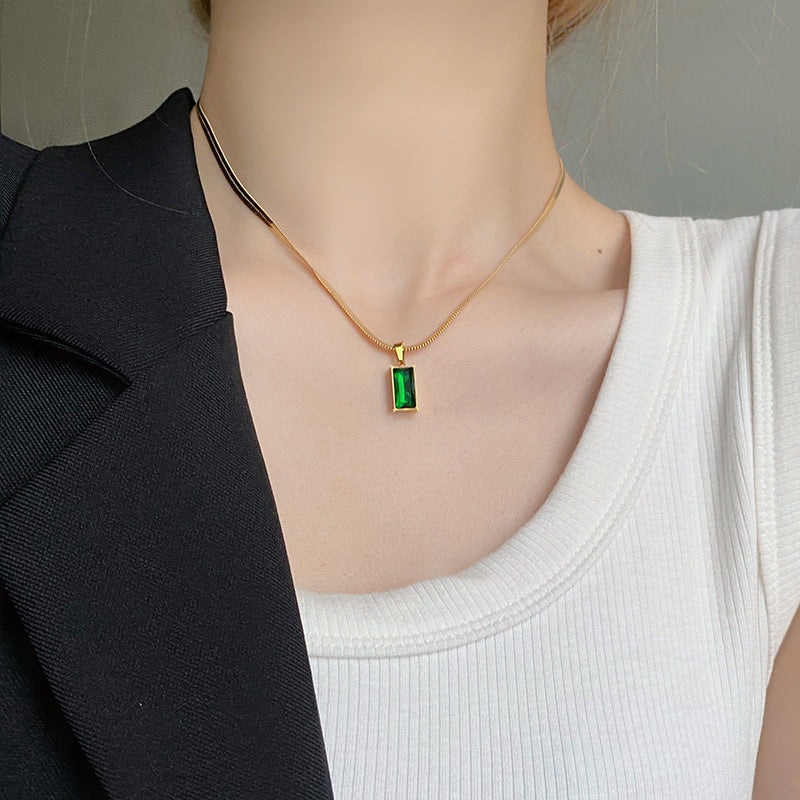 Classic Emerald Stone Pendant Necklace