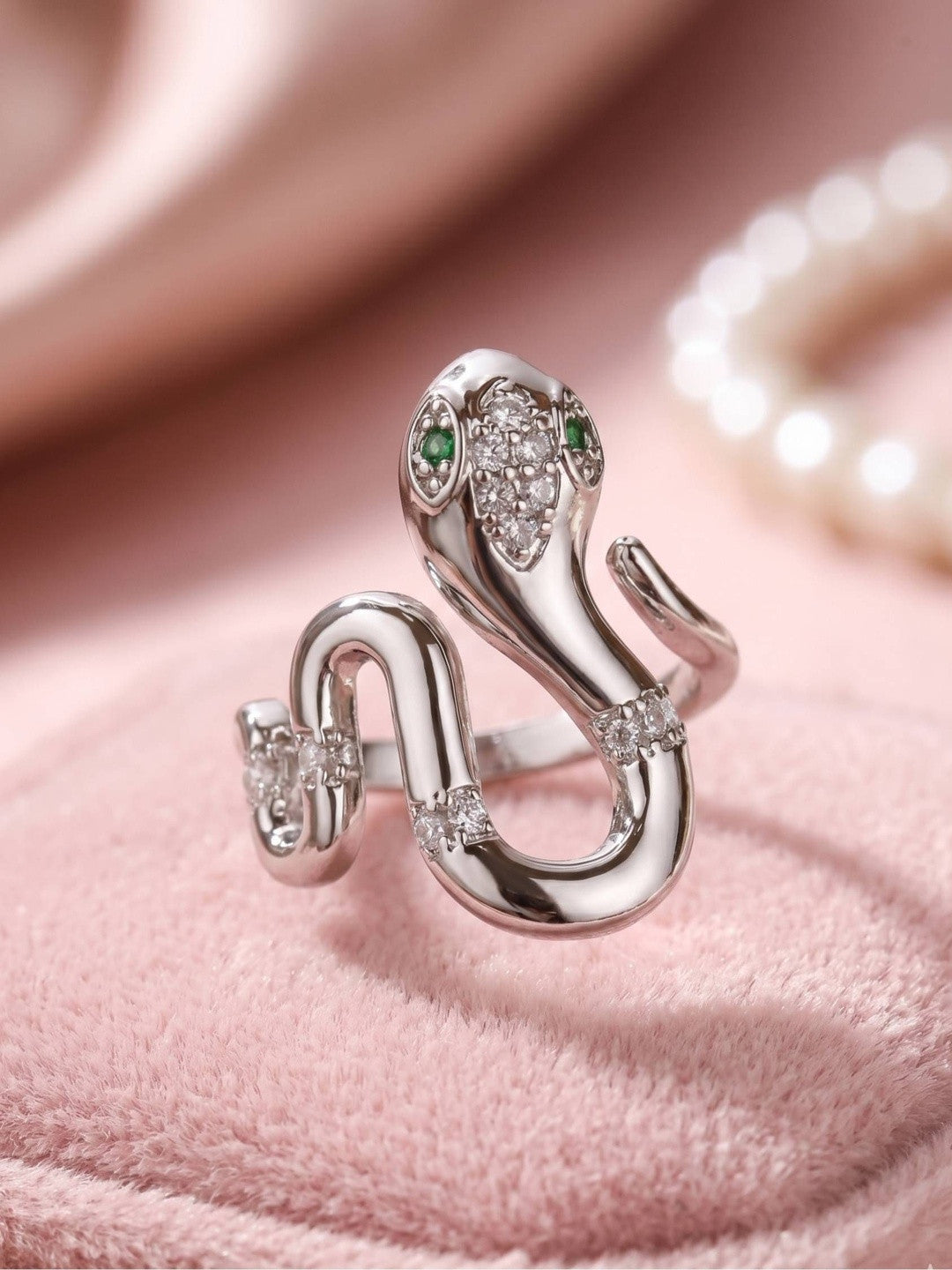 Sleek Serpentine Emerald Eyes Silver Diamond Ring