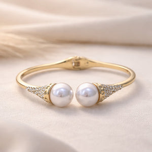 Eclat Pearl Teardrop Bangle