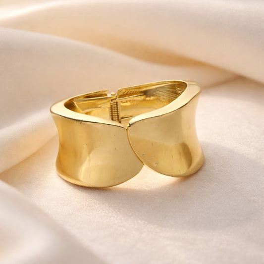 Horizon Wave Golden Bangle