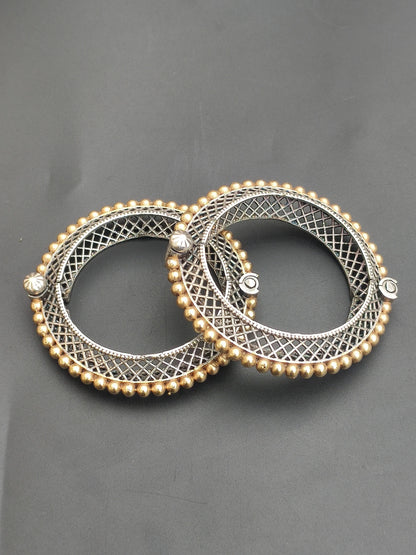 Dual Tone Silver Oxidised Jaya Kada Antique Handcrafted Bangle With Screw Opening