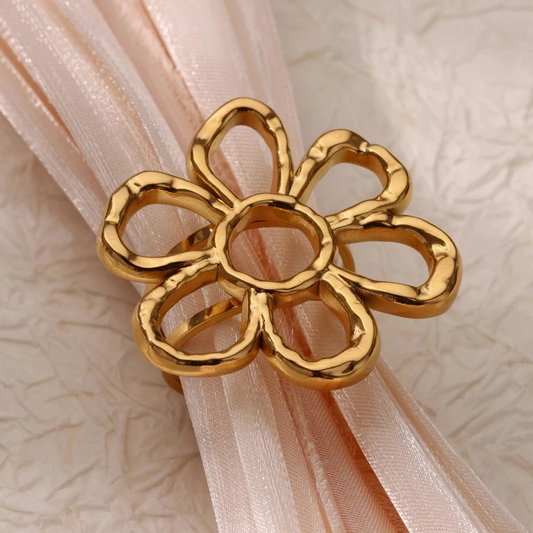 Chic Sculptural Daisy Open Gold Ring
