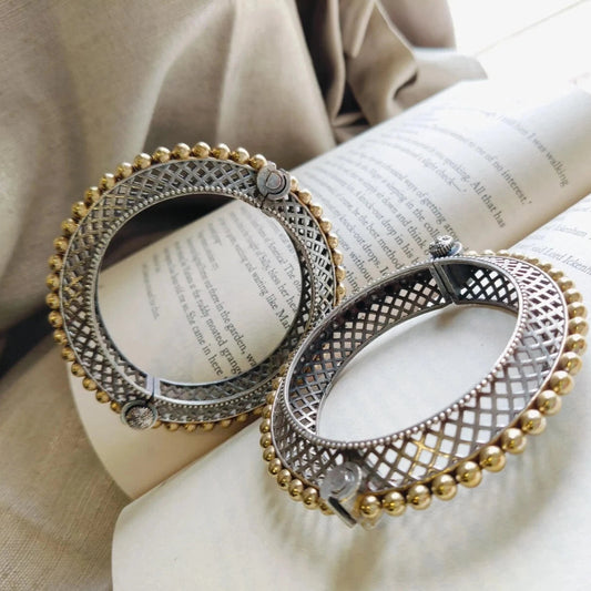 Dual Tone Silver Oxidised Jaya Kada Antique Handcrafted Bangle With Screw Opening