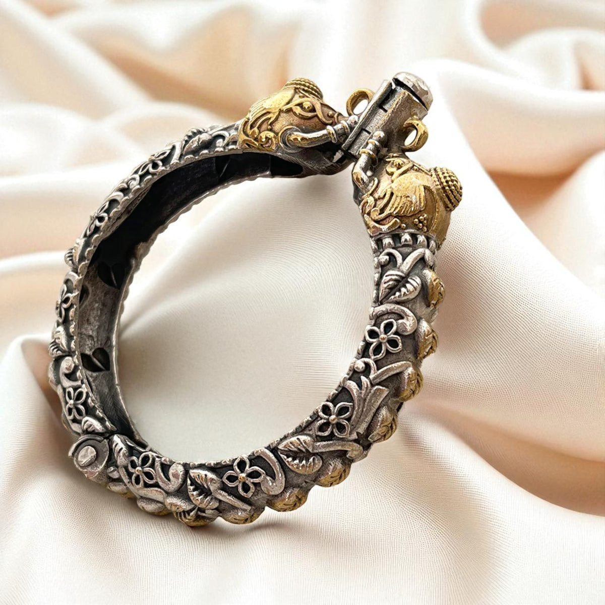 Dual Tone Silver Oxidised Handcrafted Gajraj Kada With Screw Opening